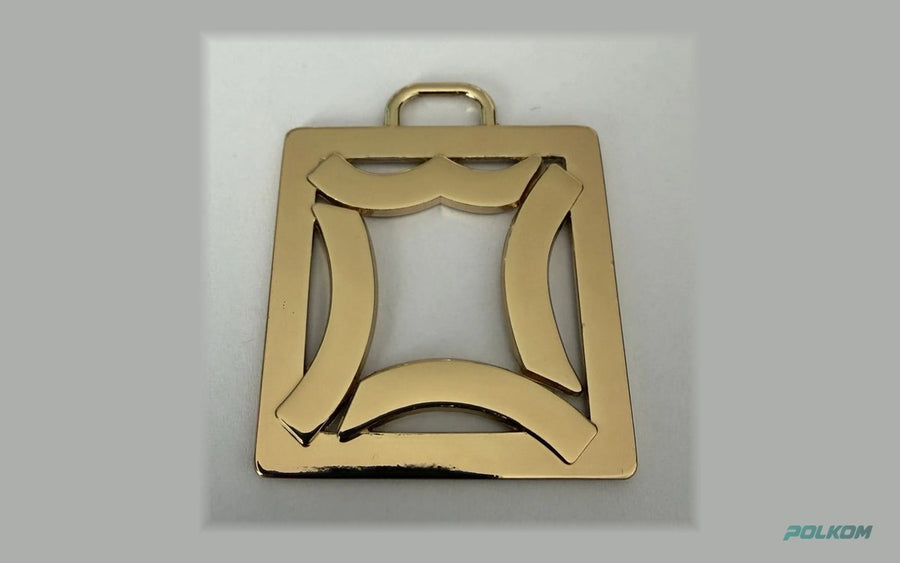 Duża metalowa zawieszka do zamka i ozdoba dekoracyjna – 4 × 4,8 cm, ażurowy wzór, złoto