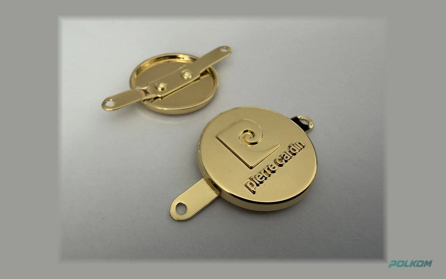 Okrągły metalowy medalion z logo 28 mm – z płytką z uszkami do zaciskania, złoto