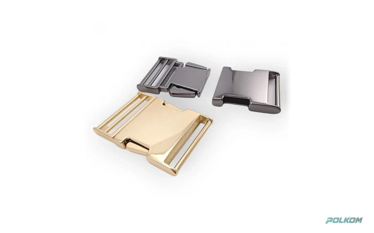 Metal buckles with a locking mechanism – side release and lever lock