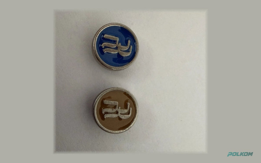 Metaliniai nitai su emaliu ir logotipu – vienas dizainas keliomis spalvomis