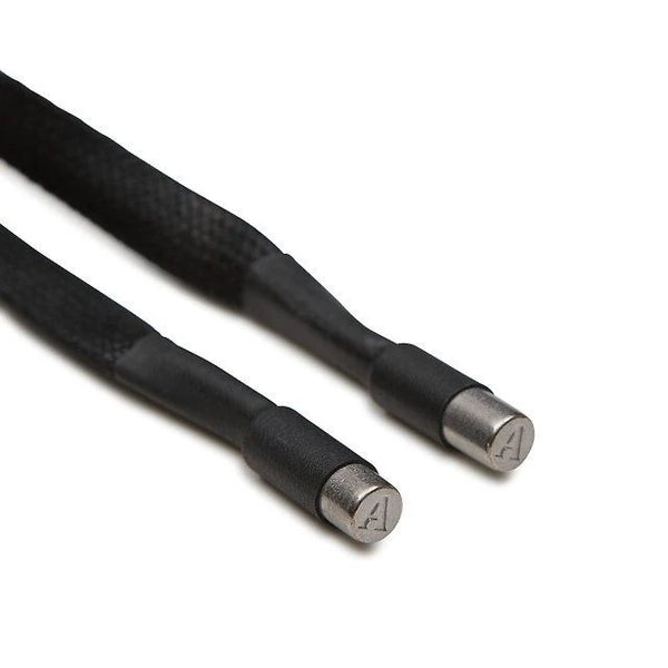 Cordoncini neri con puntali metallici color gunmetal con logo inciso