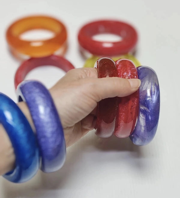 Armband och smyckesdetaljer – Polkom 2