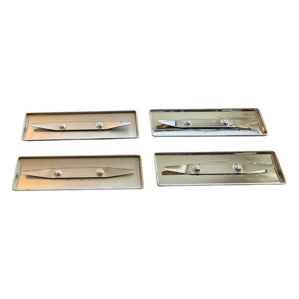 Plaques métalliques émaillées avec logo en argent mat et émail bicolore pour bagages