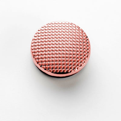 Bouton métal à queue et relief pointillé en or rose pour vestes femme aux tons pastel