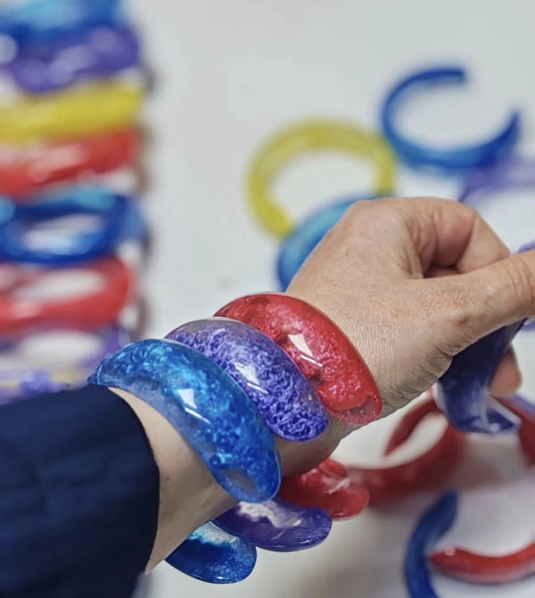 Armband och smyckesdetaljer – Polkom 11