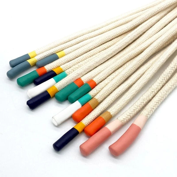 Cordoncini in cotone ecrù con puntali in silicone bicolori in tanti colori per felpe