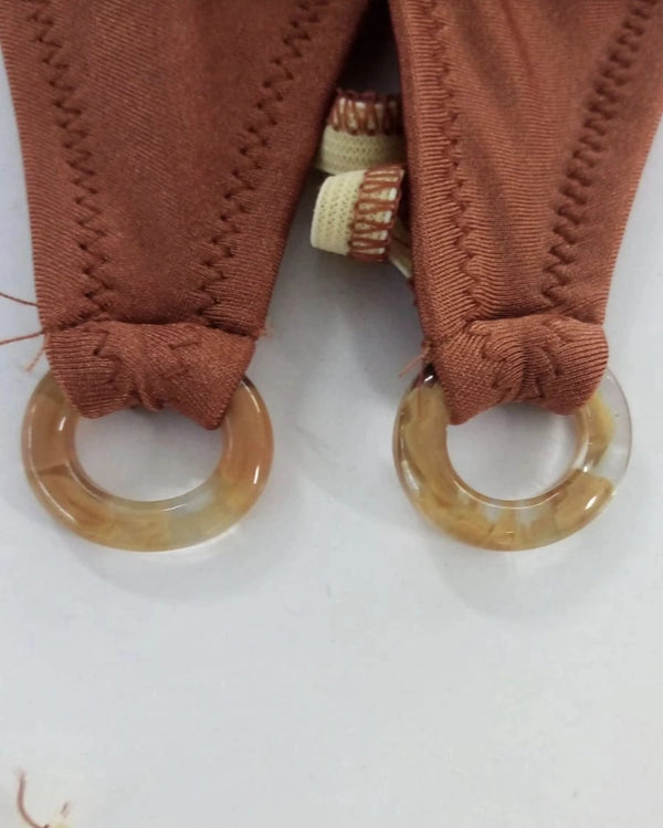Armband och smyckesdetaljer – Polkom 32