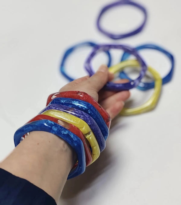 Armband och smyckesdetaljer – Polkom 5