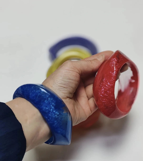 Armband och smyckesdetaljer – Polkom 4